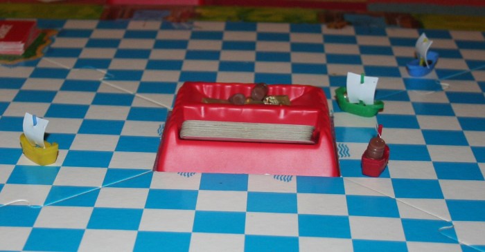 If you can see in this picture the barrel in the ship and the pieces in the island.